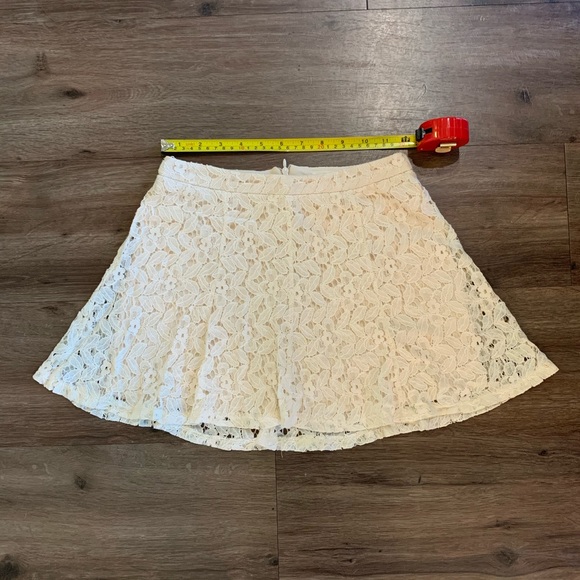 Lace miniskirt - Picture 3 of 7